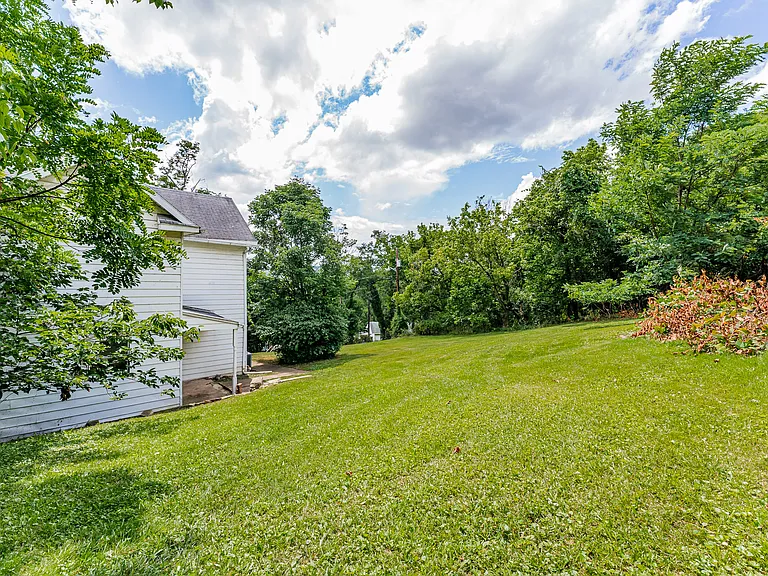 975 Dorsey Ave — Photo 7