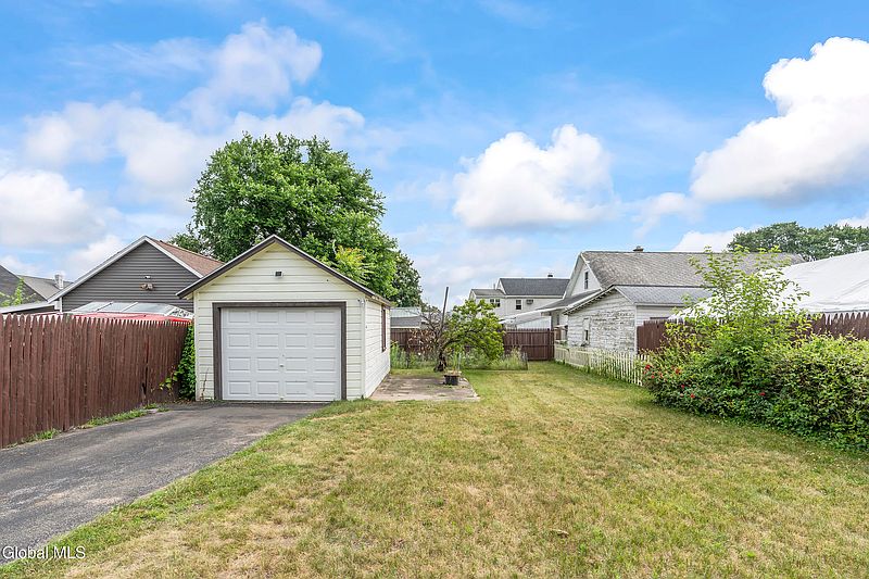 2nd image of 1633 Chrisler Avenue