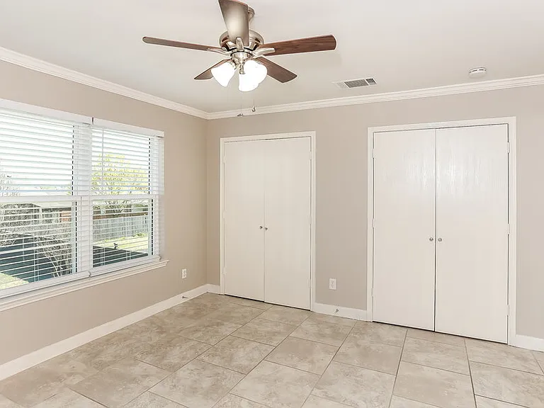 1110 Hampton Dr — Photo 16