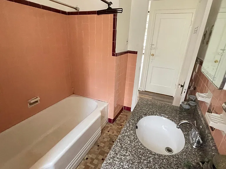 2710 Unruh Ave #2 — Photo 5