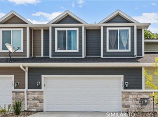 475 10th St, Waukee, IA 50263