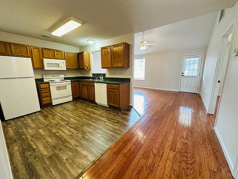 4711 Royal Prince Way — Photo 4