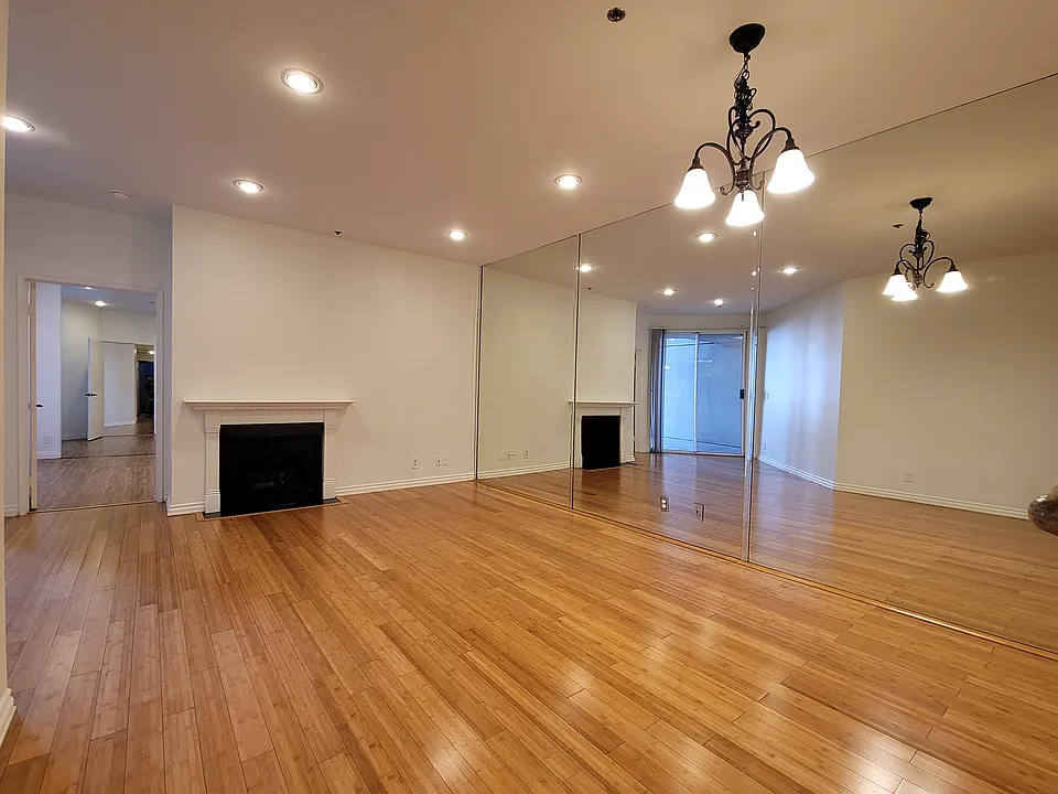 525 S Berendo St #104