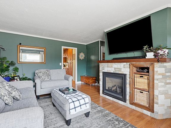 2nd image of 3518 Brookside Dr