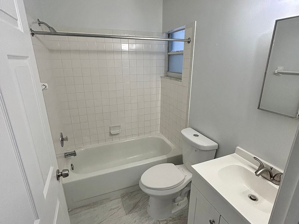 Hall full bath