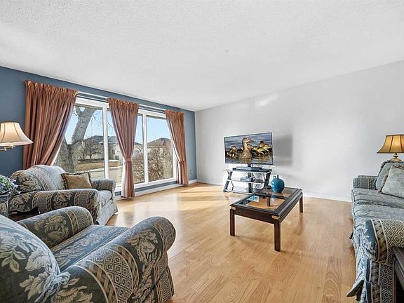 3rd image of 14 W Rasmussen Pl