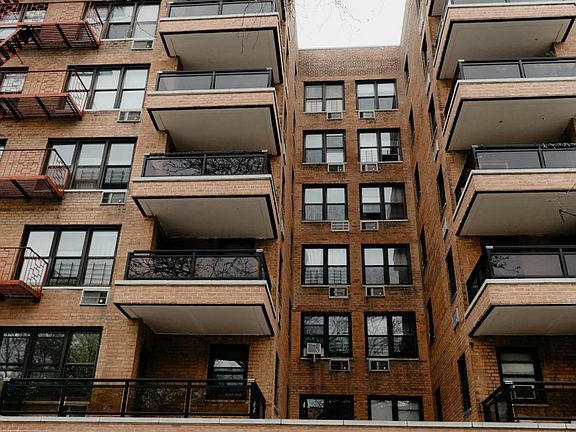 5th image of 315 Ocean Pkwy APT 4R
