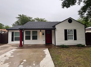 722 SE 11th St, Grand Prairie, TX 75051