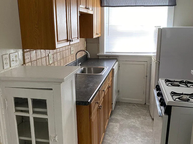2146 Yale Ave #1N — Photo 5
