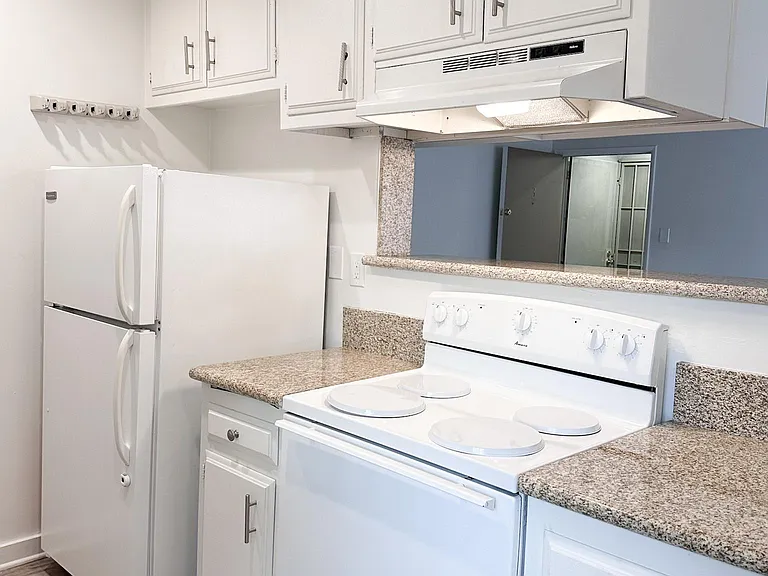 744 Loma Ave #3 — Photo 2