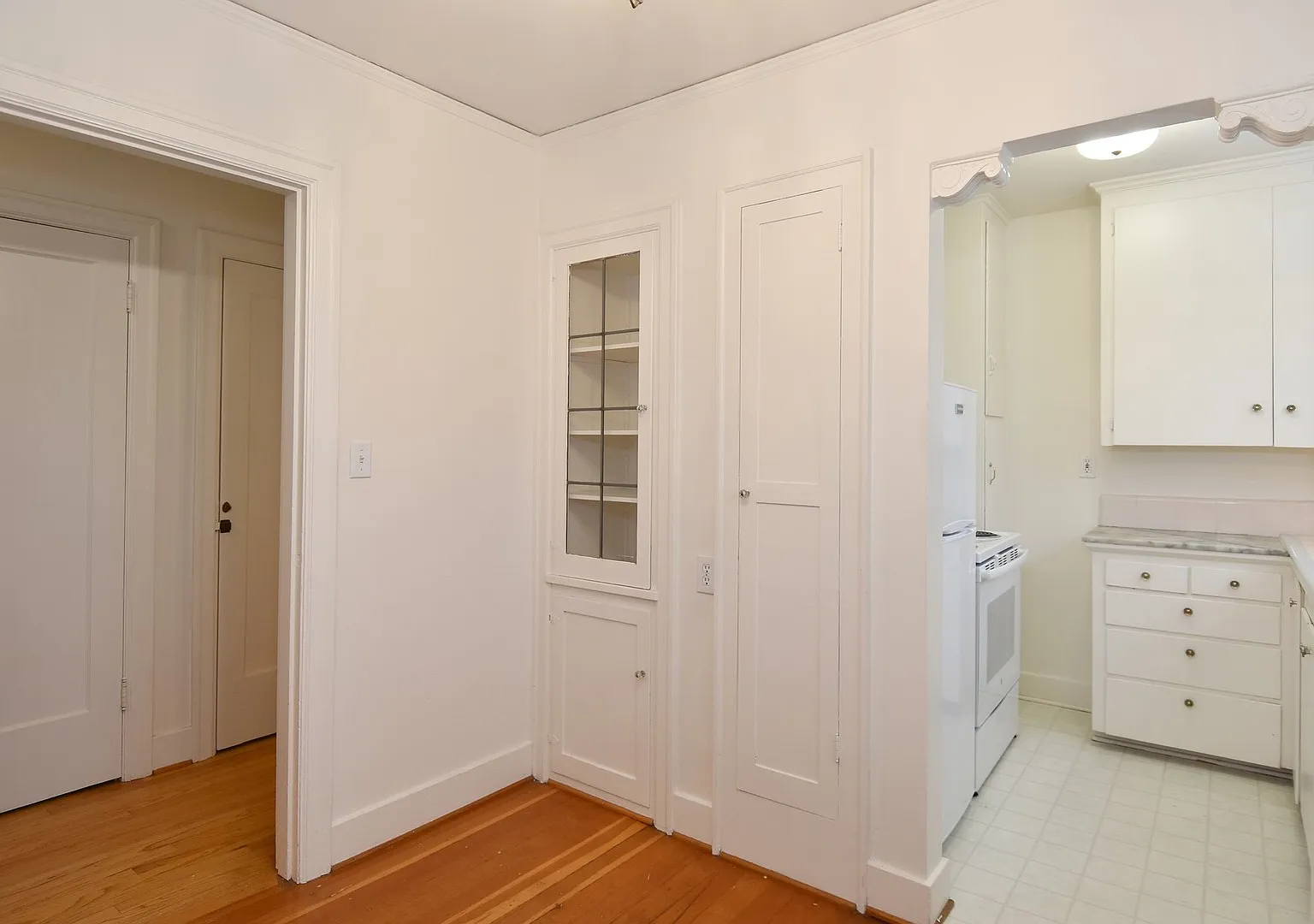 Ellinwood Apartments — Photo 4