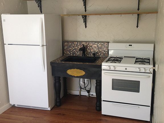 Kitchen w/ fridge & stove