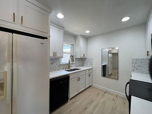 5th image of 3009 Lockwood Cir