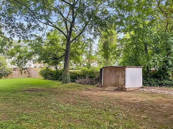 4th image of 2228 Lawson Ave