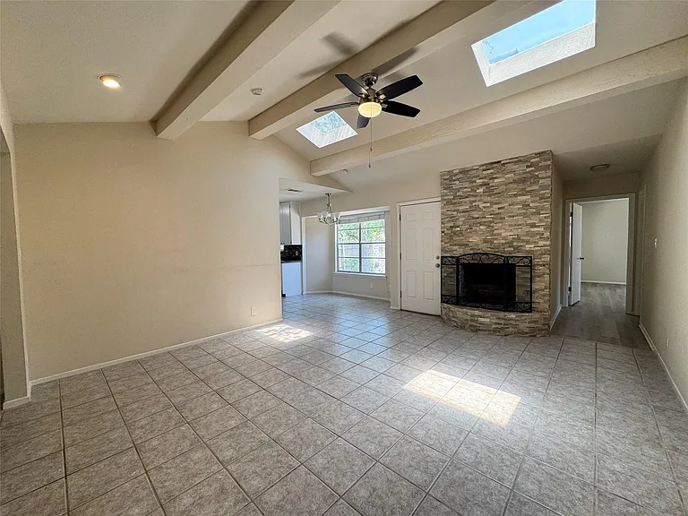 7101 Twisted Oaks Dr — Photo 3