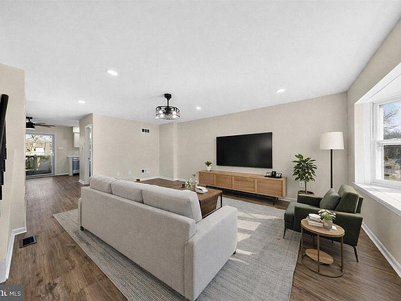 4th image of 27 Mactavish Ct
