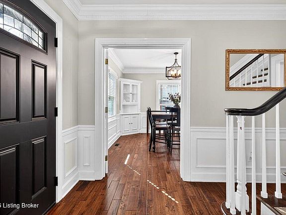 3rd image of 219 Norbourne Blvd