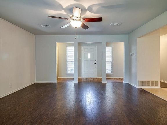 4th image of 209 Oak St
