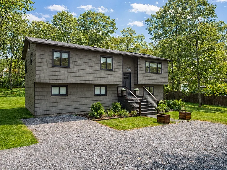 2347 Noyac Rd — Photo 3