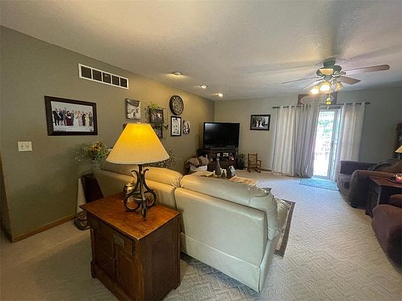 3rd image of 2517 Hidden Oaks Dr
