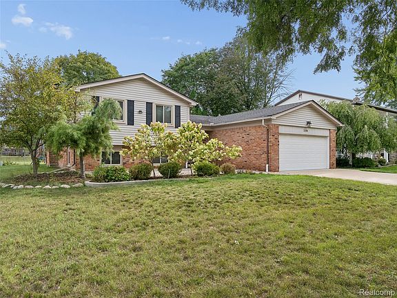 3rd image of 2108 Adrienne Dr