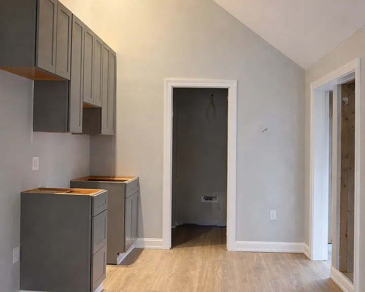 31 Marble Ave — Photo 3
