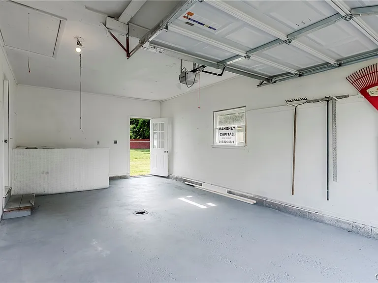 222 Wilber St — Photo 44