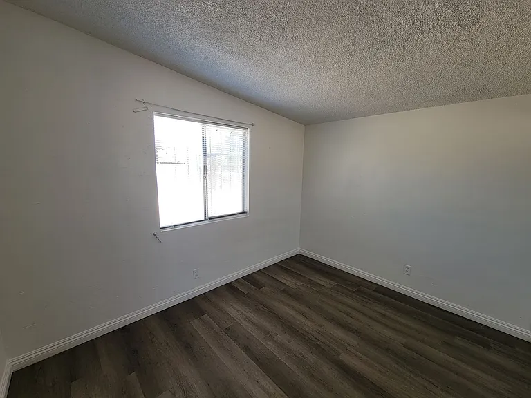 987 J St — Photo 10