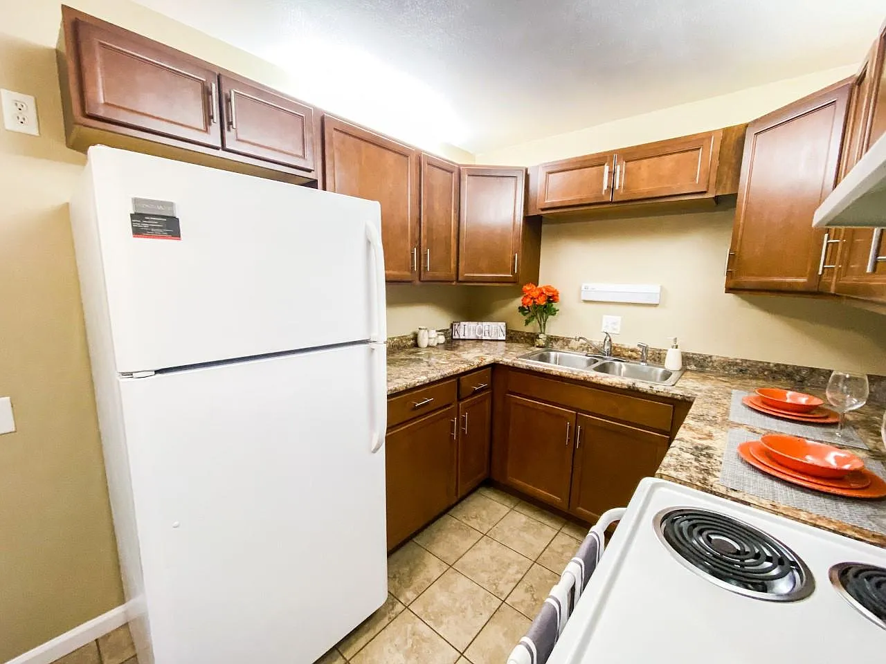 2 bed, 880 sqft, $1,415 — Photo 1