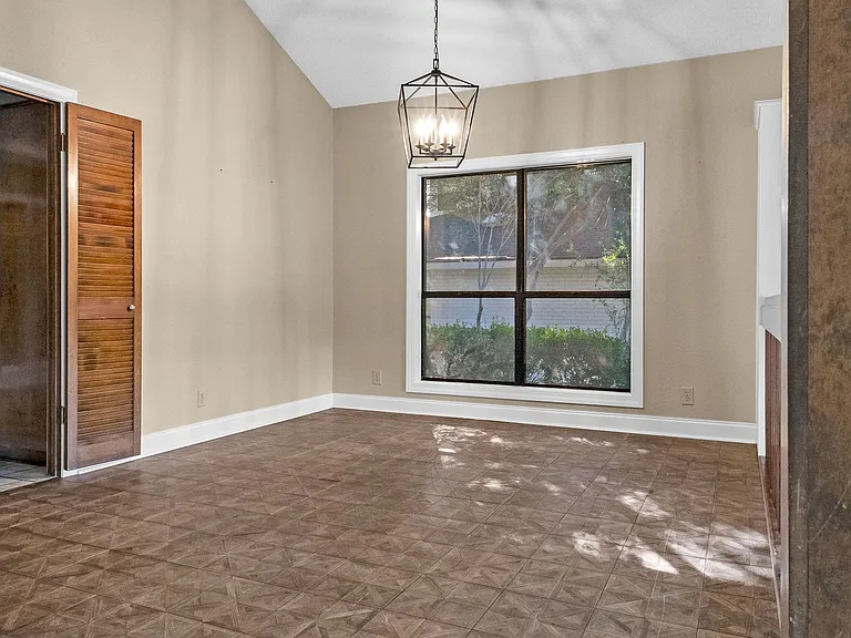 306 Country Wood Dr — Photo 17