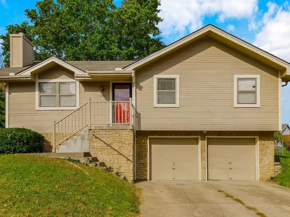 1938 NE Patterson Dr, Lees Summit, MO 64086