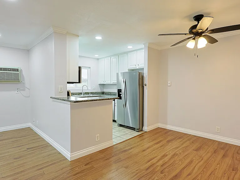 620 E Lexington Ave #16 — Photo 6