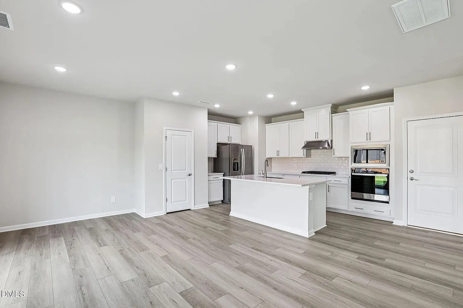 4 bed, 2.5 bath, 1934 sqft, $2,100 — Photo 3
