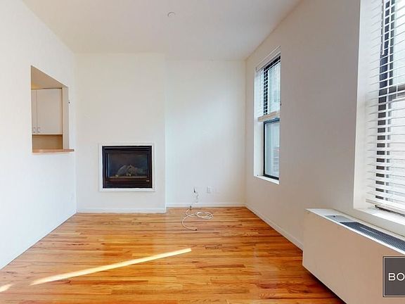 4th image of 342 W 47th St APT 2R