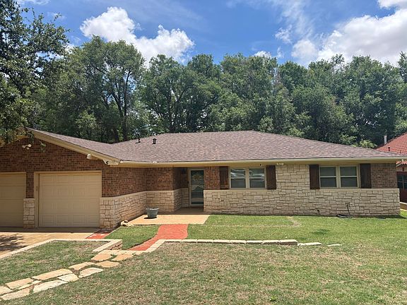 3rd image of 5 W Brookhollow Dr