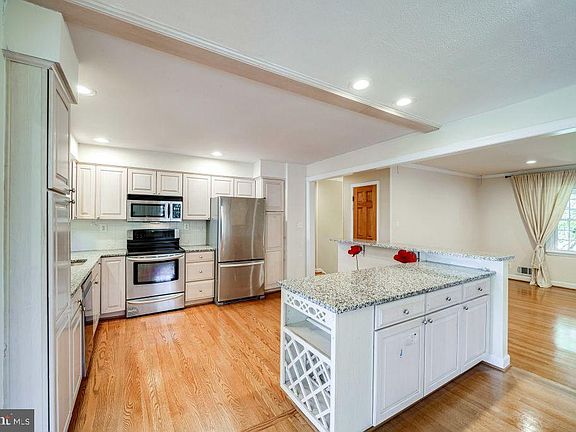 4th image of 8916 Mangum Pl