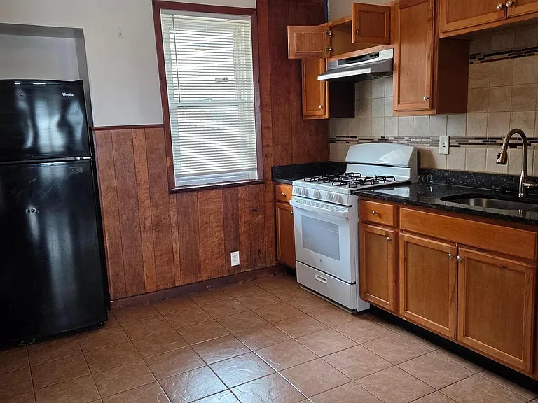 4013 Creston St — Photo 5