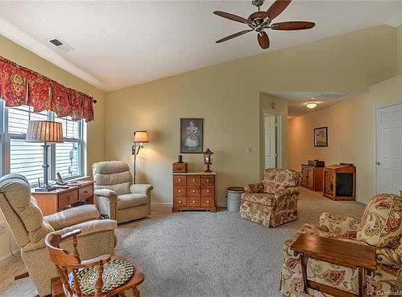 5th image of 82 Clear Creekside Dr