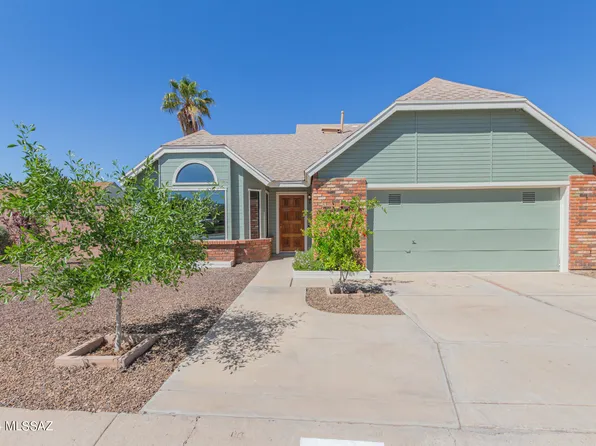 7801 N Roundstone Dr, Tucson, AZ 85741