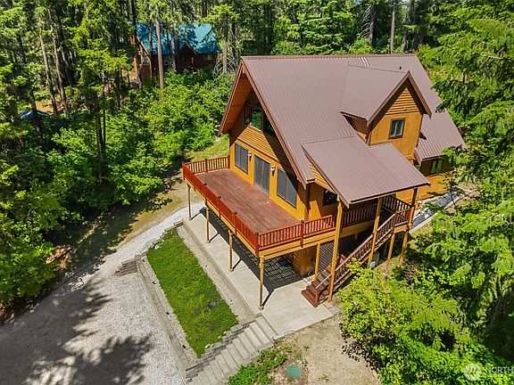 3rd image of 2454 Salal Drive