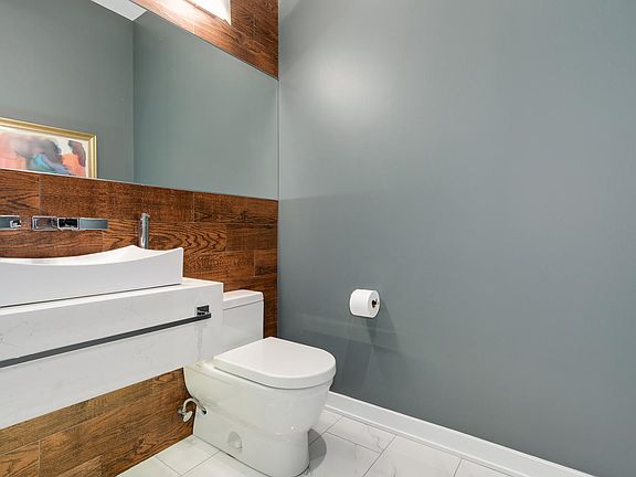 4th image of 204 N Park Dr #204