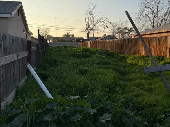 110 S Owens St, Bakersfield, CA 93307