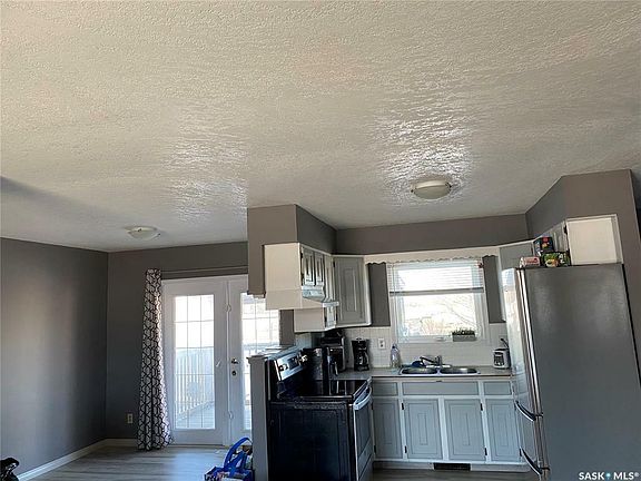 2nd image of 84 Clarewood Cres