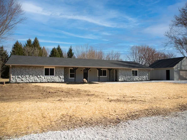 1890 W Country Estates Ct, Crawfordsville, IN 47933