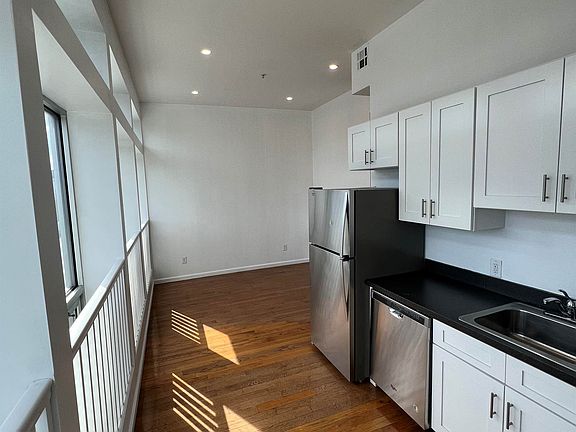 4th image of 137 Monticello Ave APT 1