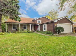 1150 Weeping Willow Ln, Libertyville, IL 60048