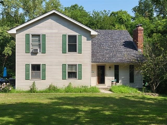 2nd image of 15811 Oakmont Cir