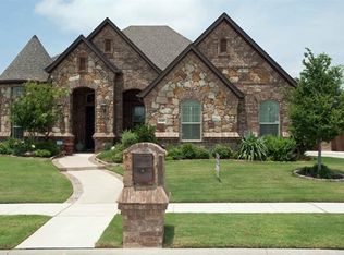 8945 Souththorn Dr, North Richland Hills, TX 76182