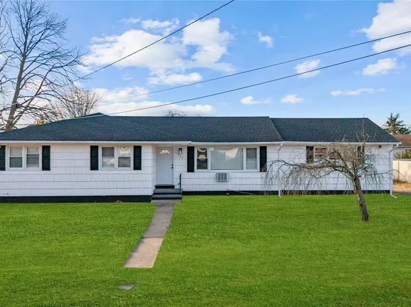 532 Empire Ave, West Babylon, NY 11704