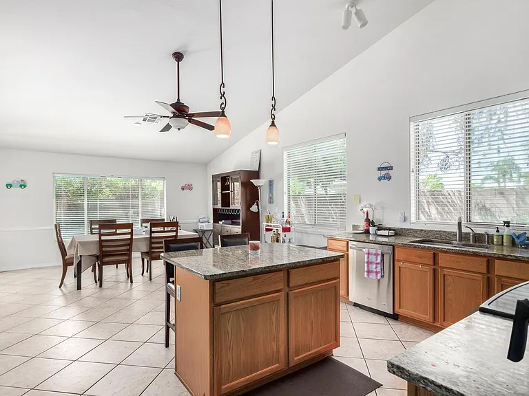 5203 E Wallace Ave — Photo 12